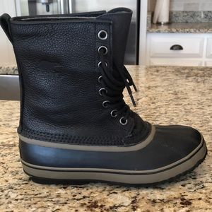 Sorel waterproof men’s boots - never worn